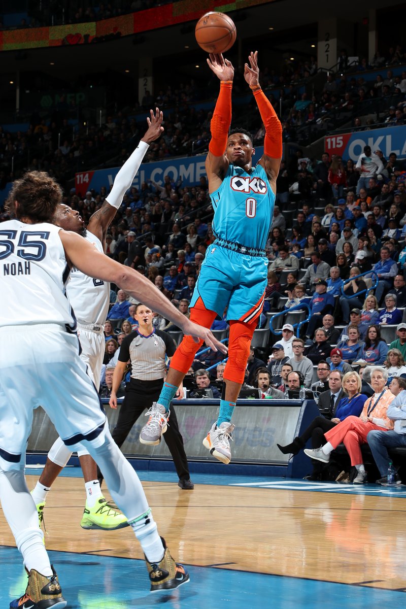 具对抗性的 具对抗性的